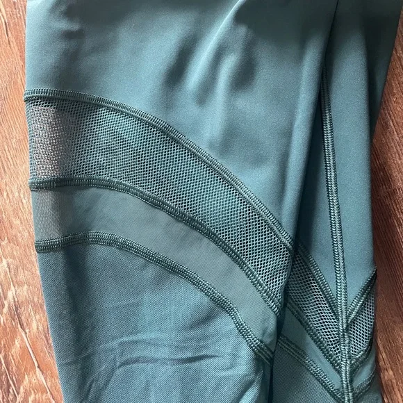 Lululemon mesh leggings - Picture 4 of 8